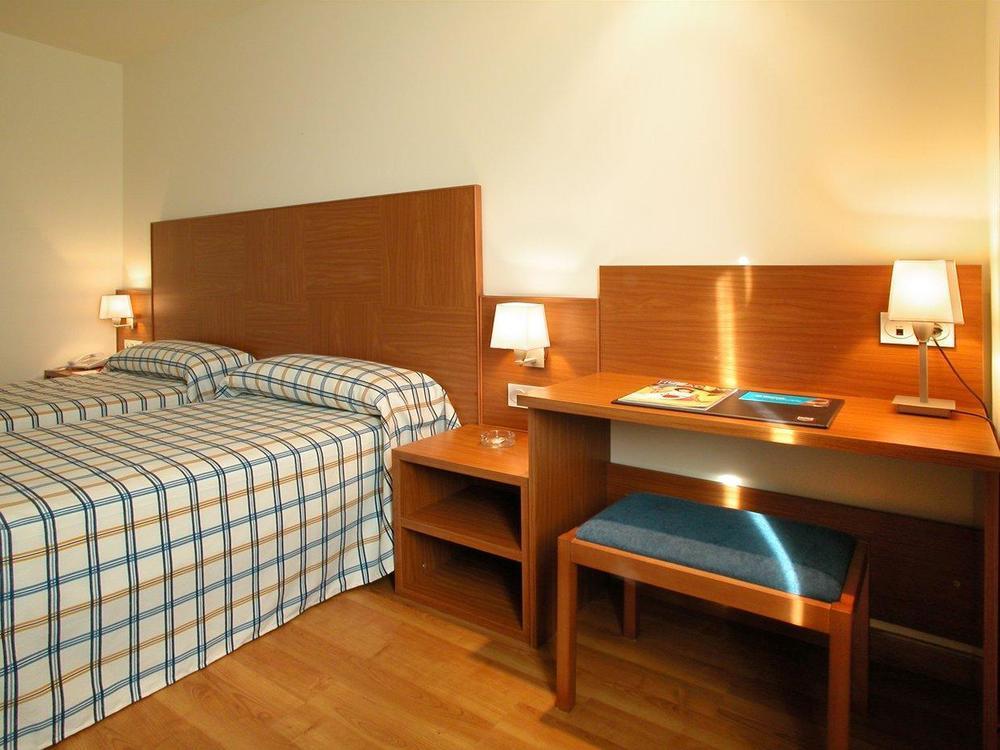 Ibis Styles Pamplona Noain Hotel Quarto foto