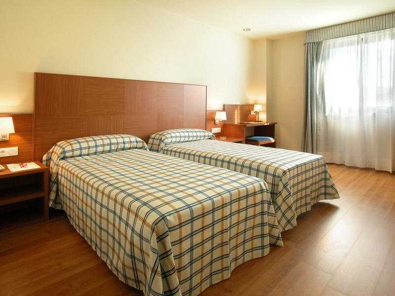 Ibis Styles Pamplona Noain Hotel Quarto foto